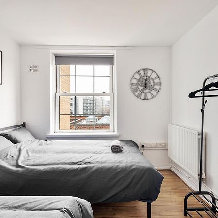 Sleek Shoreditch Hideout - 2 Bed Gem With Balcony In Central Лондон Экстерьер фото