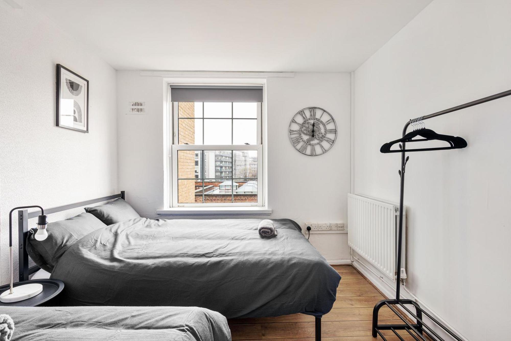 Sleek Shoreditch Hideout - 2 Bed Gem With Balcony In Central Лондон Экстерьер фото