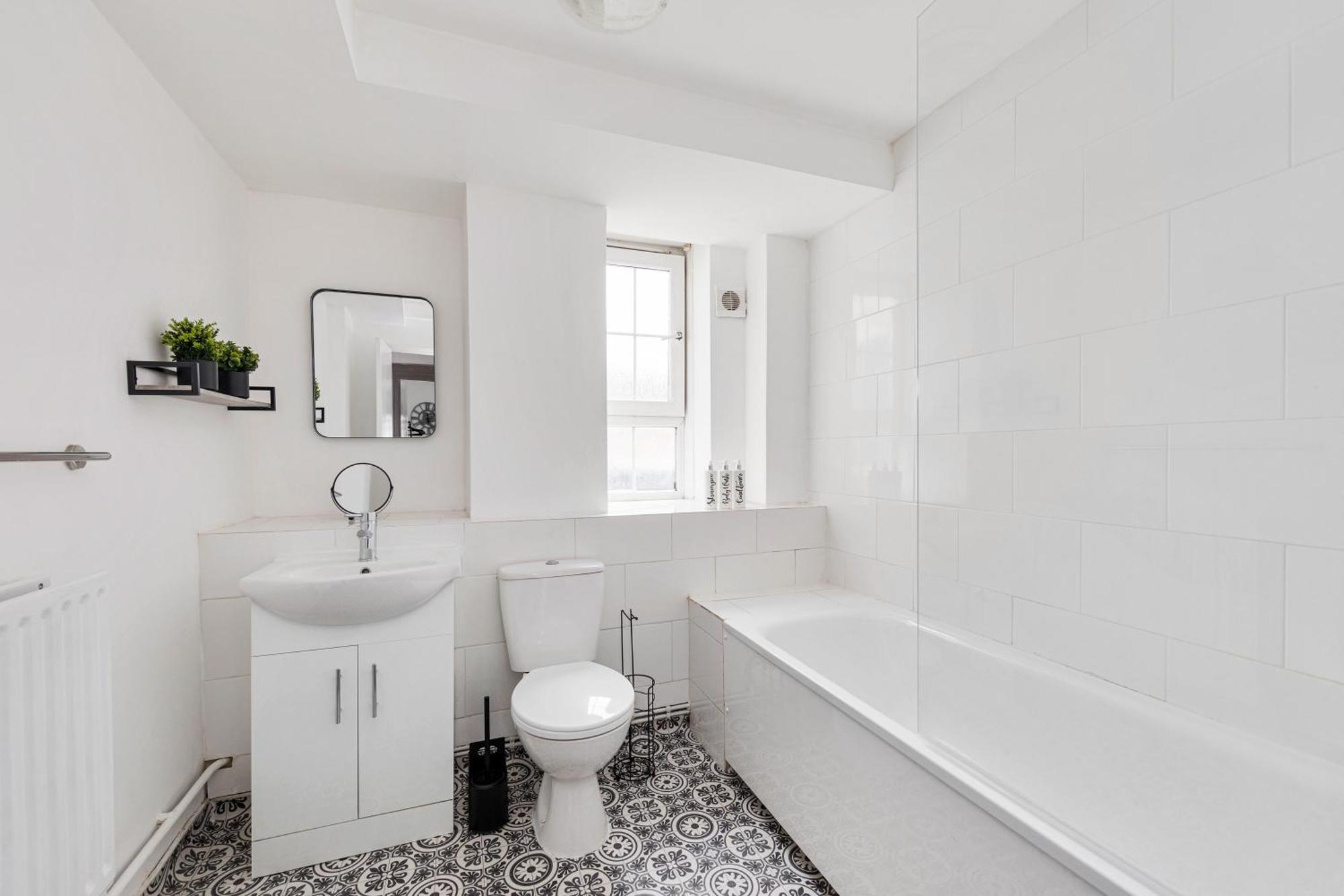 Sleek Shoreditch Hideout - 2 Bed Gem With Balcony In Central Лондон Экстерьер фото