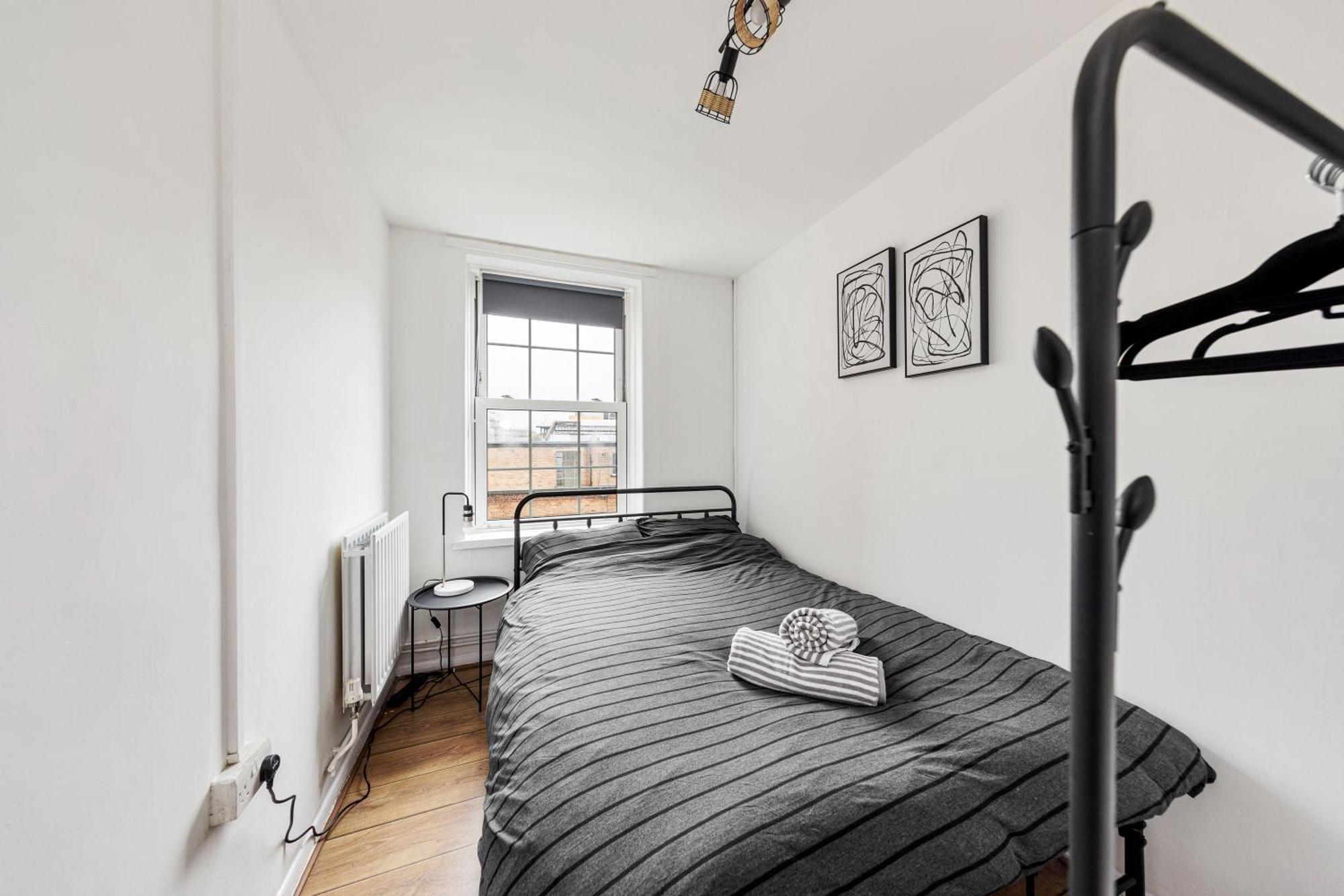 Sleek Shoreditch Hideout - 2 Bed Gem With Balcony In Central Лондон Экстерьер фото