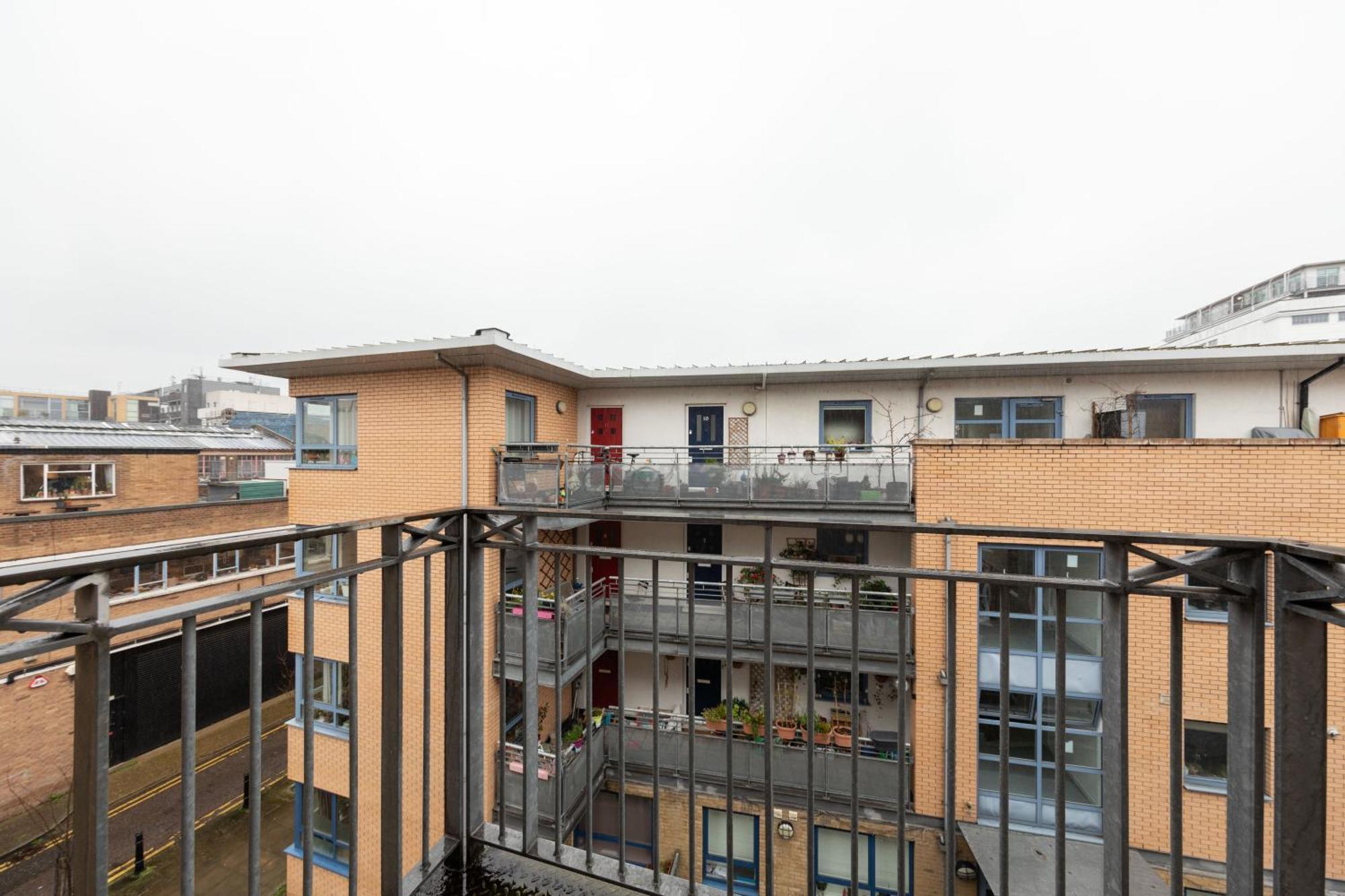 Sleek Shoreditch Hideout - 2 Bed Gem With Balcony In Central Лондон Экстерьер фото